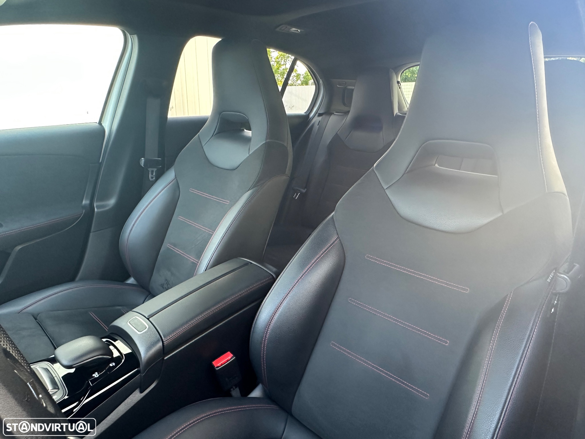 Mercedes-Benz A 35 AMG 4Matic Speedshift DCT 7G - 28