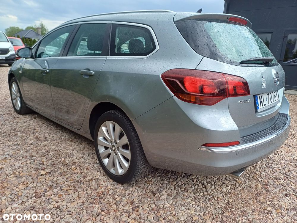 Opel Astra 1.4 Turbo Cosmo - 11