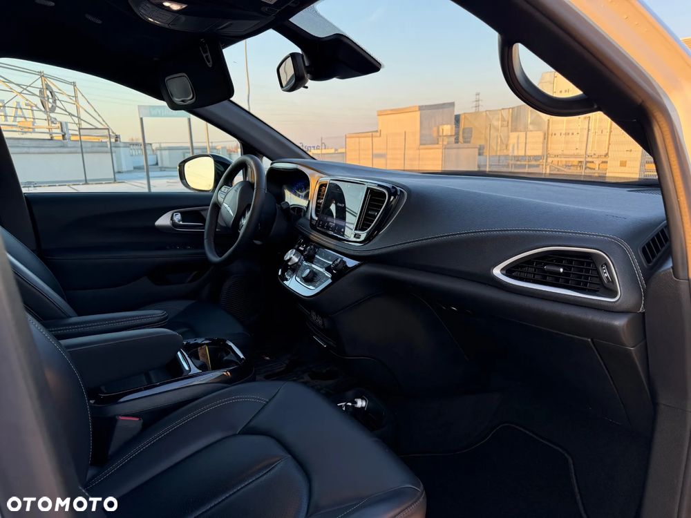 Chrysler Pacifica - 14