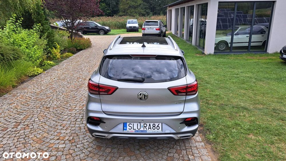 MG ZS - 11