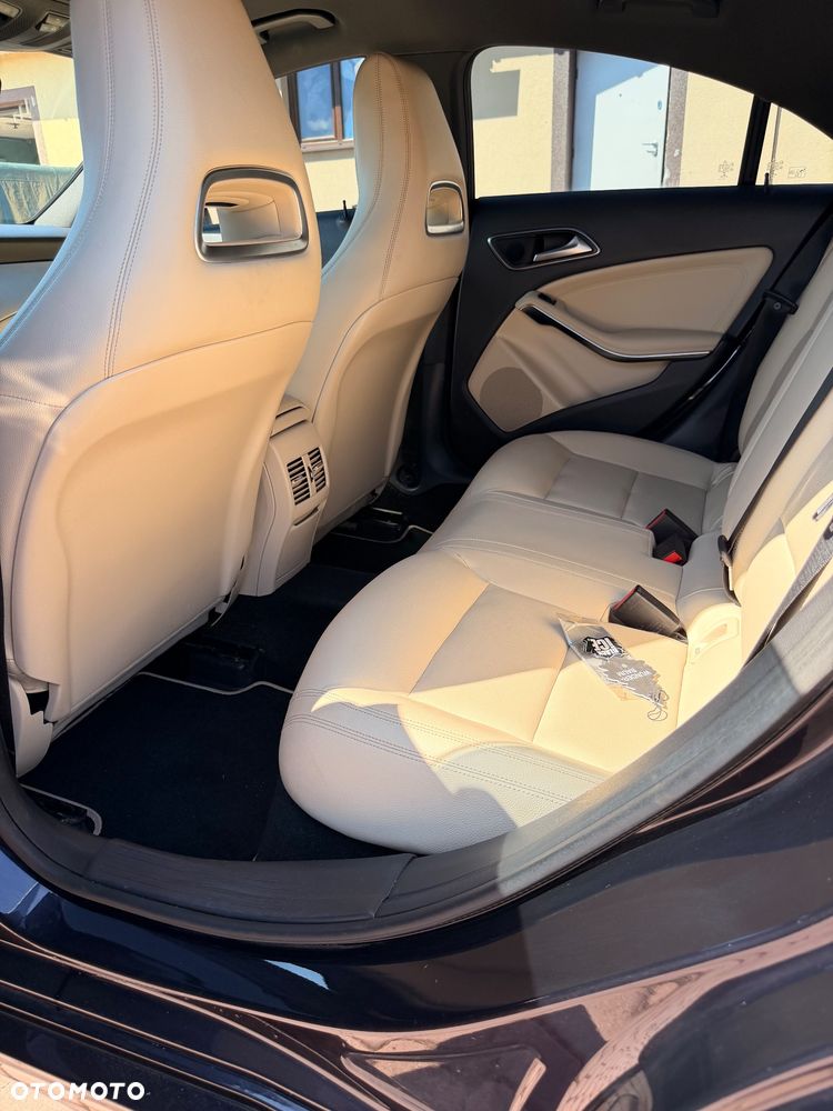 Mercedes-Benz CLA 250 4-Matic - 17