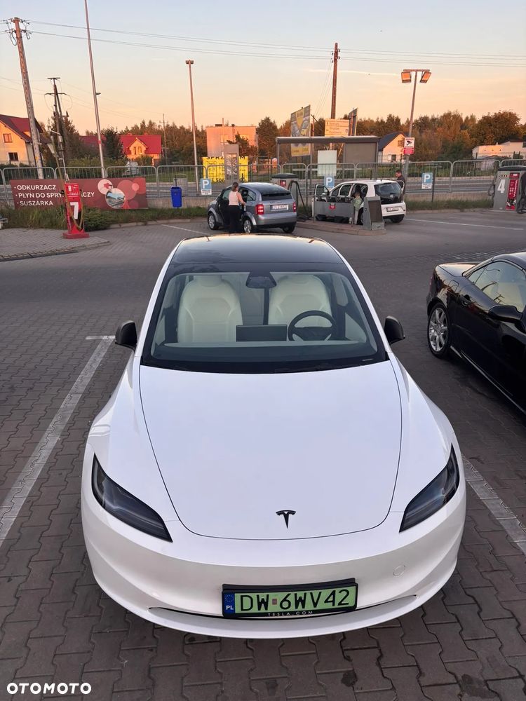 Tesla Model 3 2024 photo 2