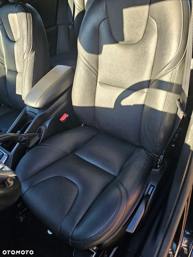 Volvo V40 D2 Drive-E R-Design Momentum - 17