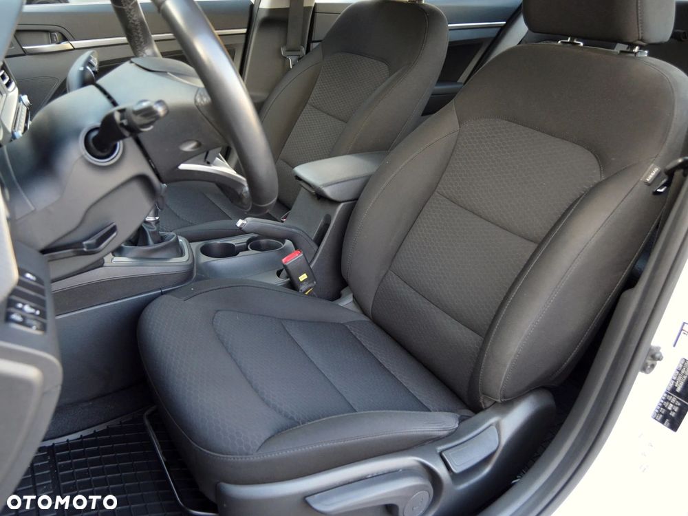 Hyundai Elantra 1.6 Comfort - 7