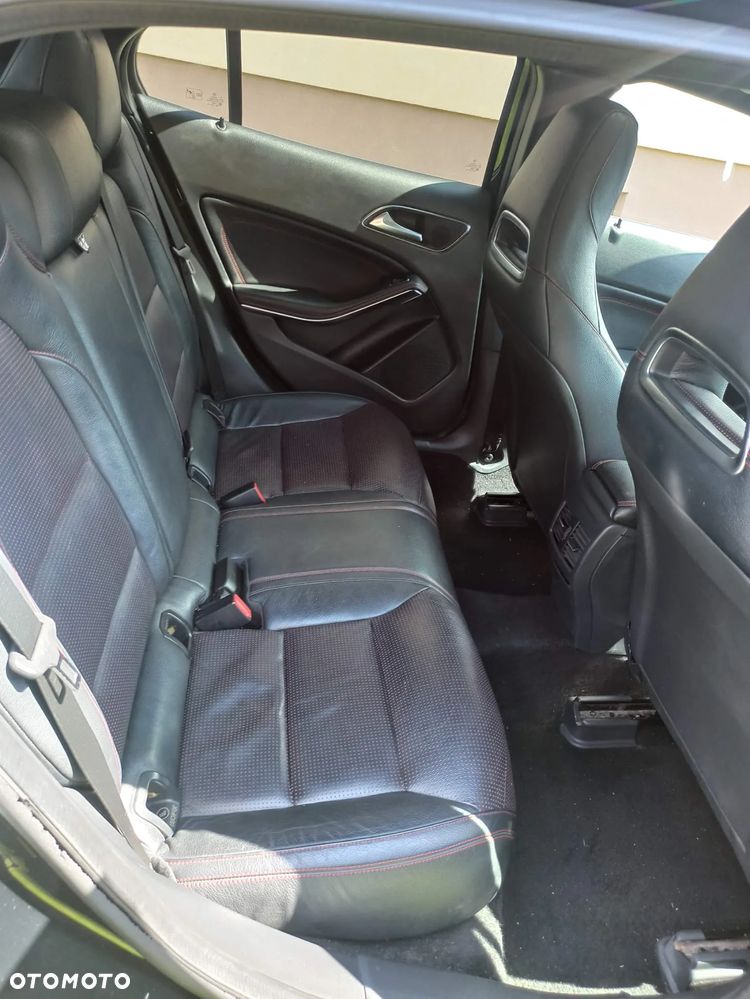 Mercedes-Benz GLA 180 - 29