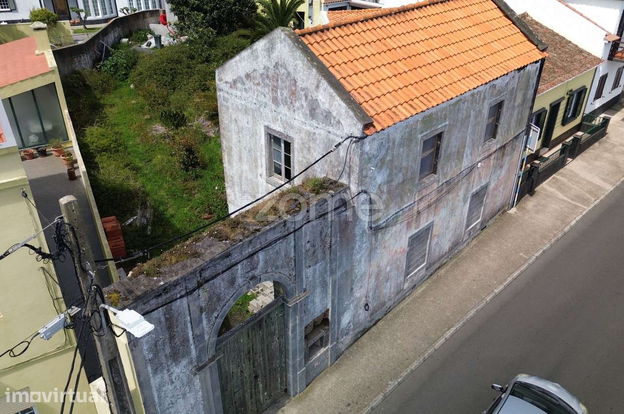 Prédio Tradicional para Reabilitação com Garagem – Fajã de Baixo - Grande imagem: 4/17