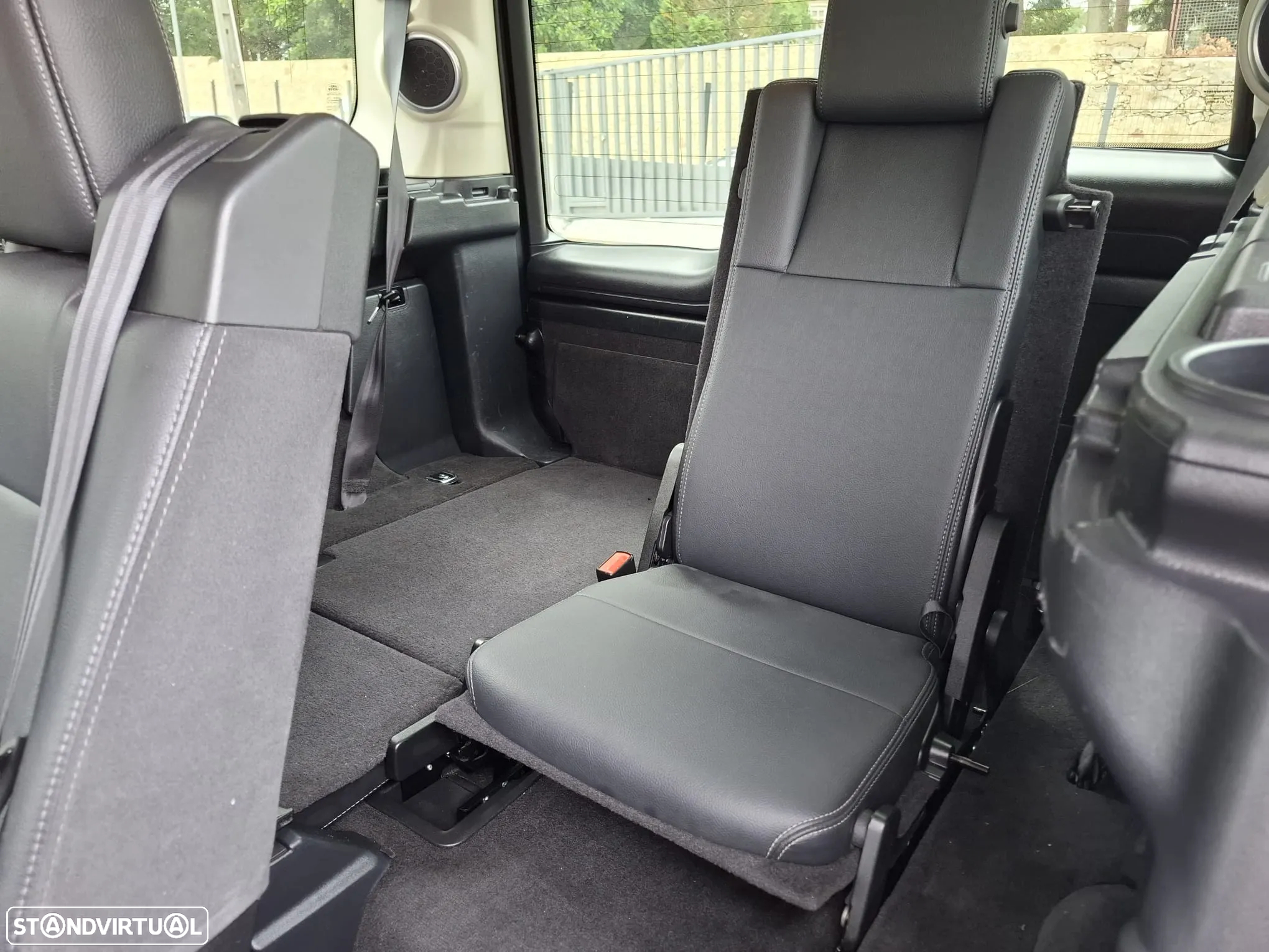 Land Rover Discovery SD V6 HSE - 14