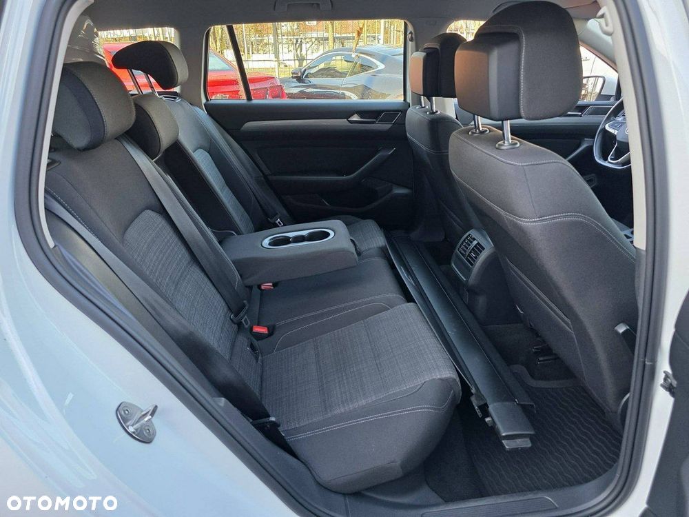 Volkswagen Passat - 34