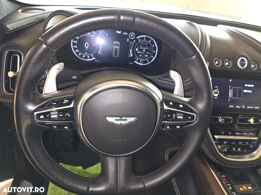 Aston Martin DBX - 35