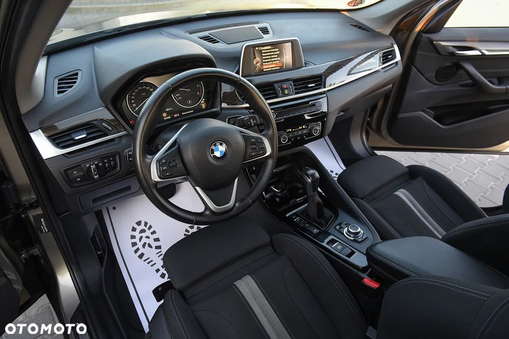 BMW X1 xDrive20d Sport Line - 22
