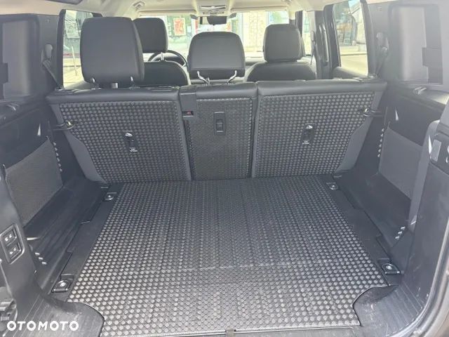 Land Rover Defender - 20