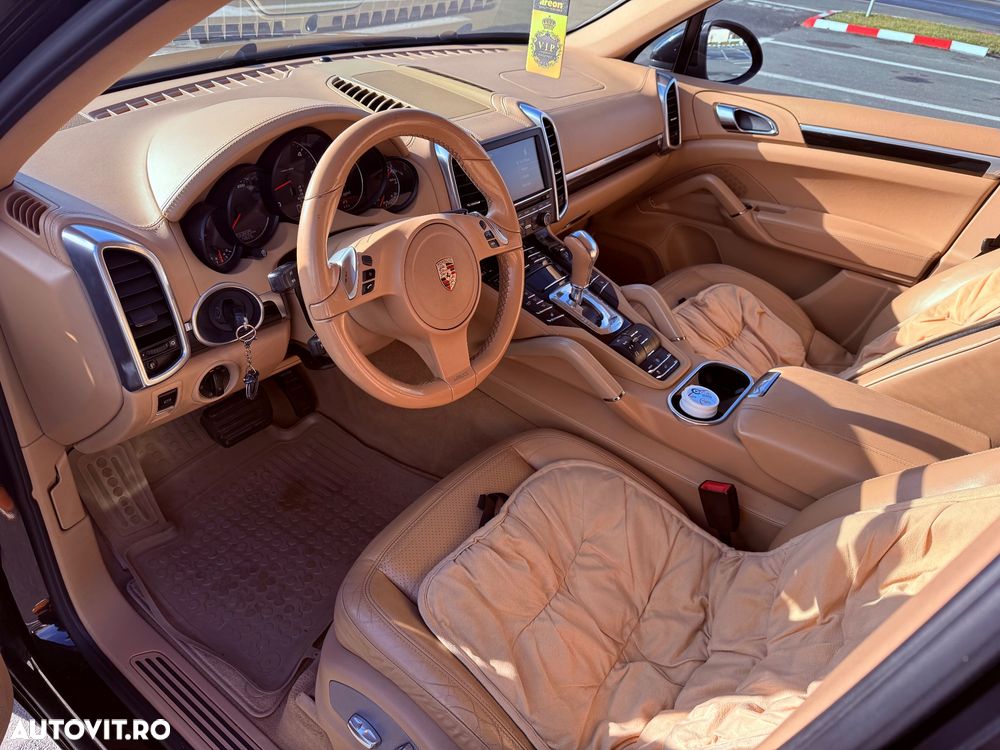 Porsche Cayenne 3.0 L V6 - 8