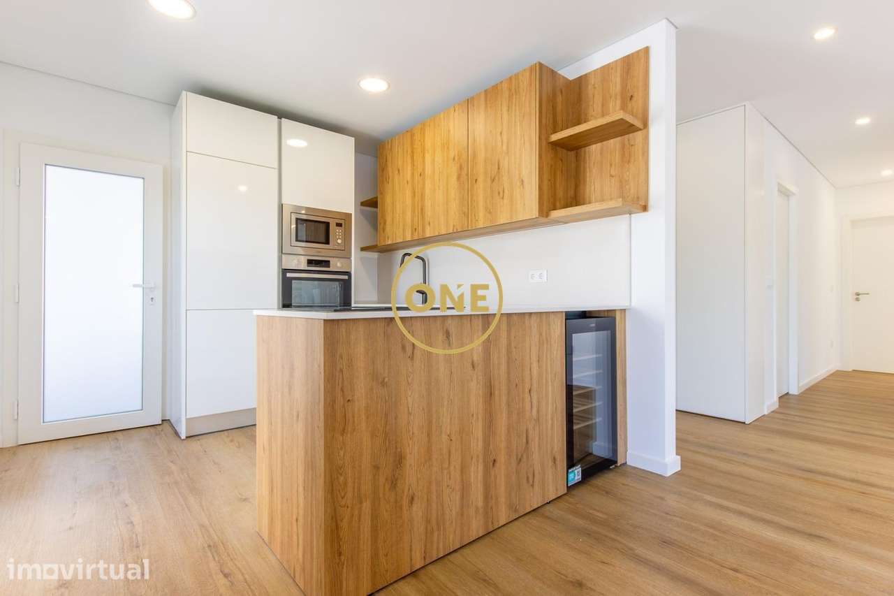 Moradia térrea T4 com piscina (Fernão Ferro) - Grande imagem: 3/19