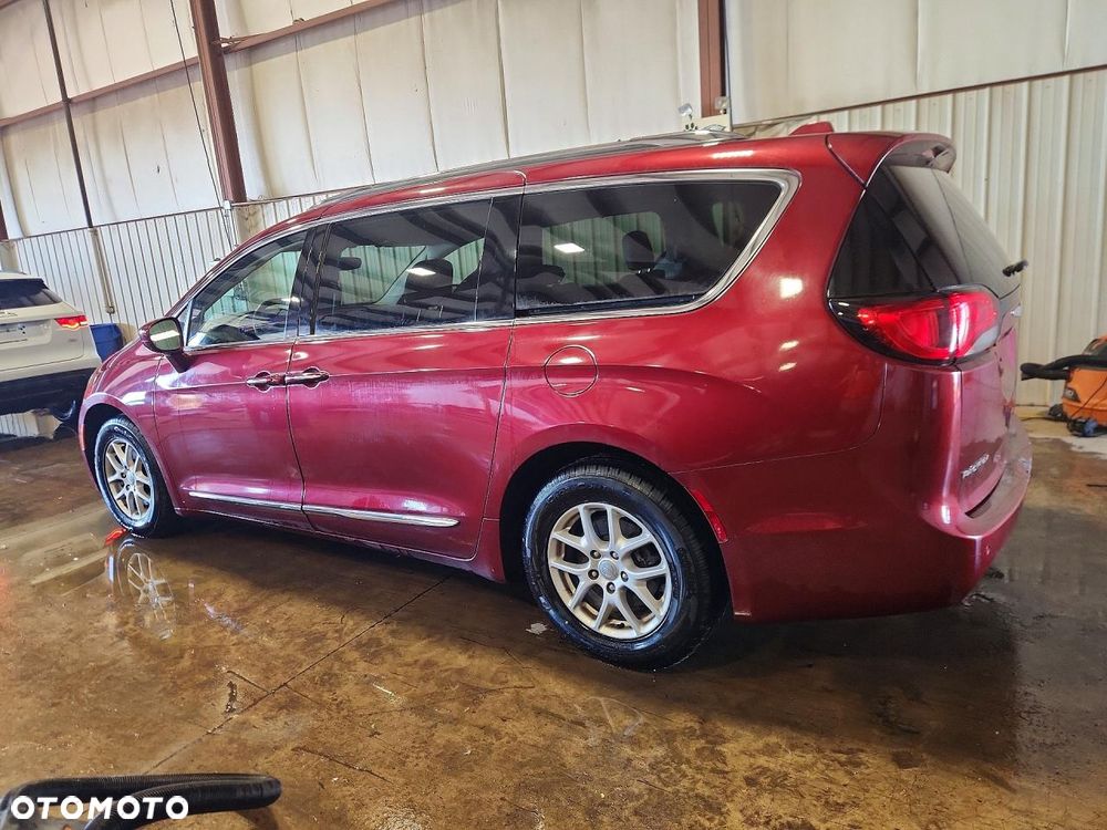 Chrysler Pacifica - 3