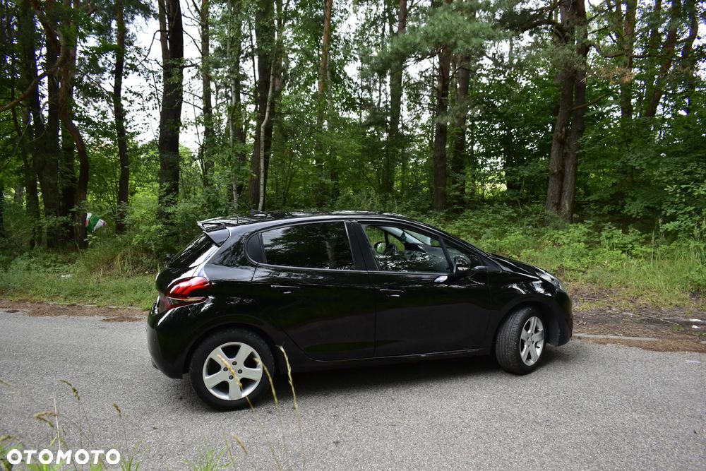 Peugeot 208 - 10