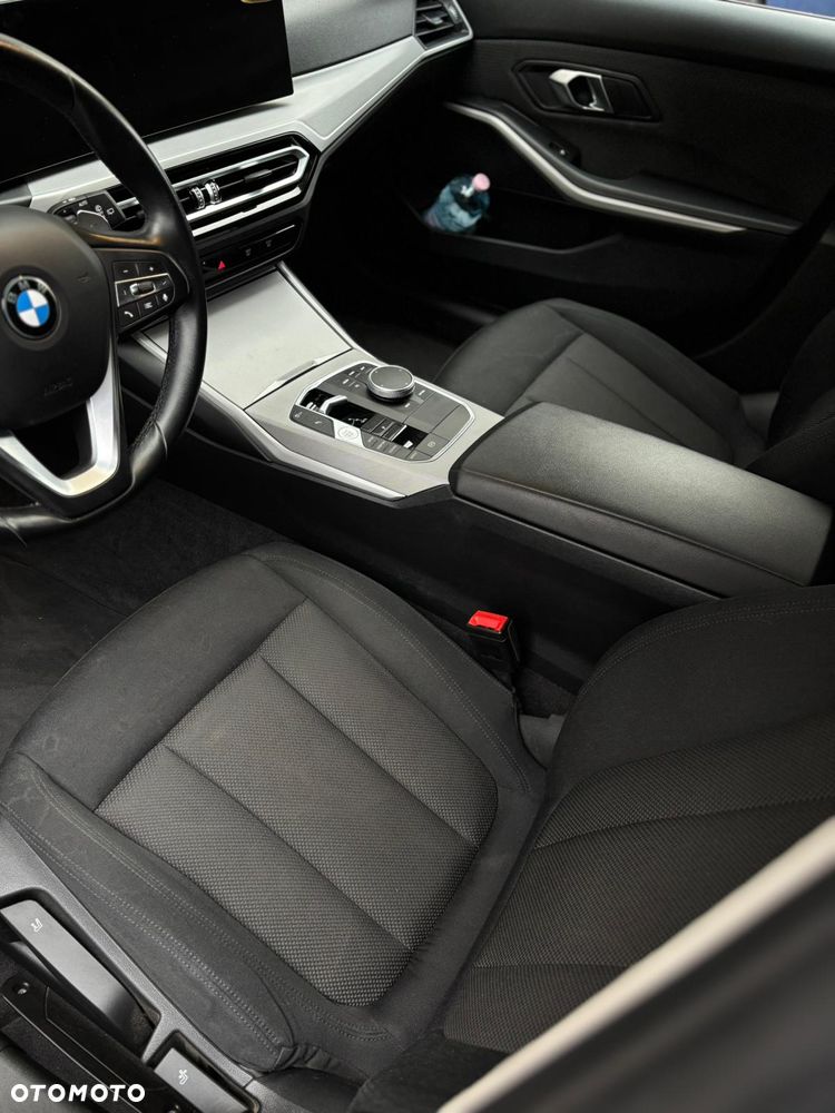 BMW Seria 3 318d MHEV - 11