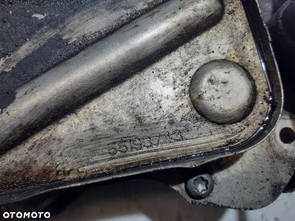 CHŁODNICZKA OLEJU PODSTAWA FILTRA OPEL CORSA D 1.3 CDTI 2008 r. nr 55193743 - 5