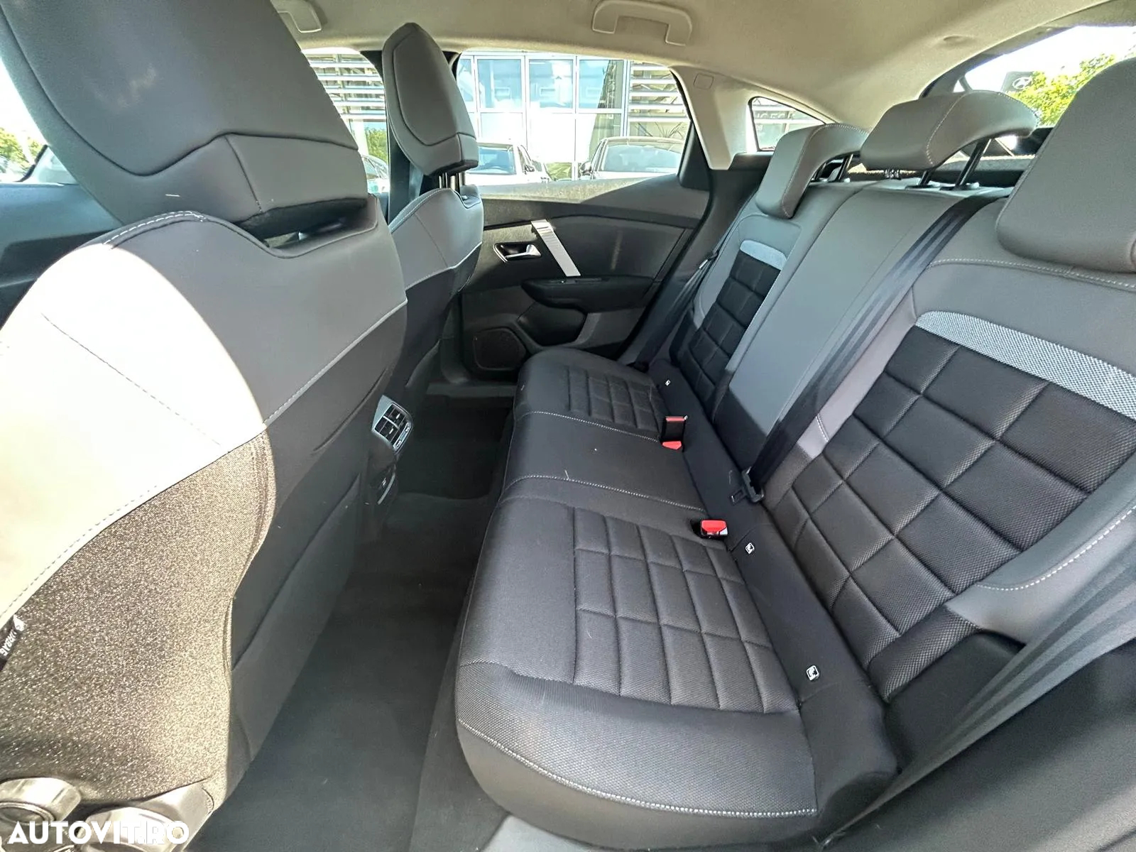 Citroën C4 1.2 136 eDCT6 MHEV PLUS - 9