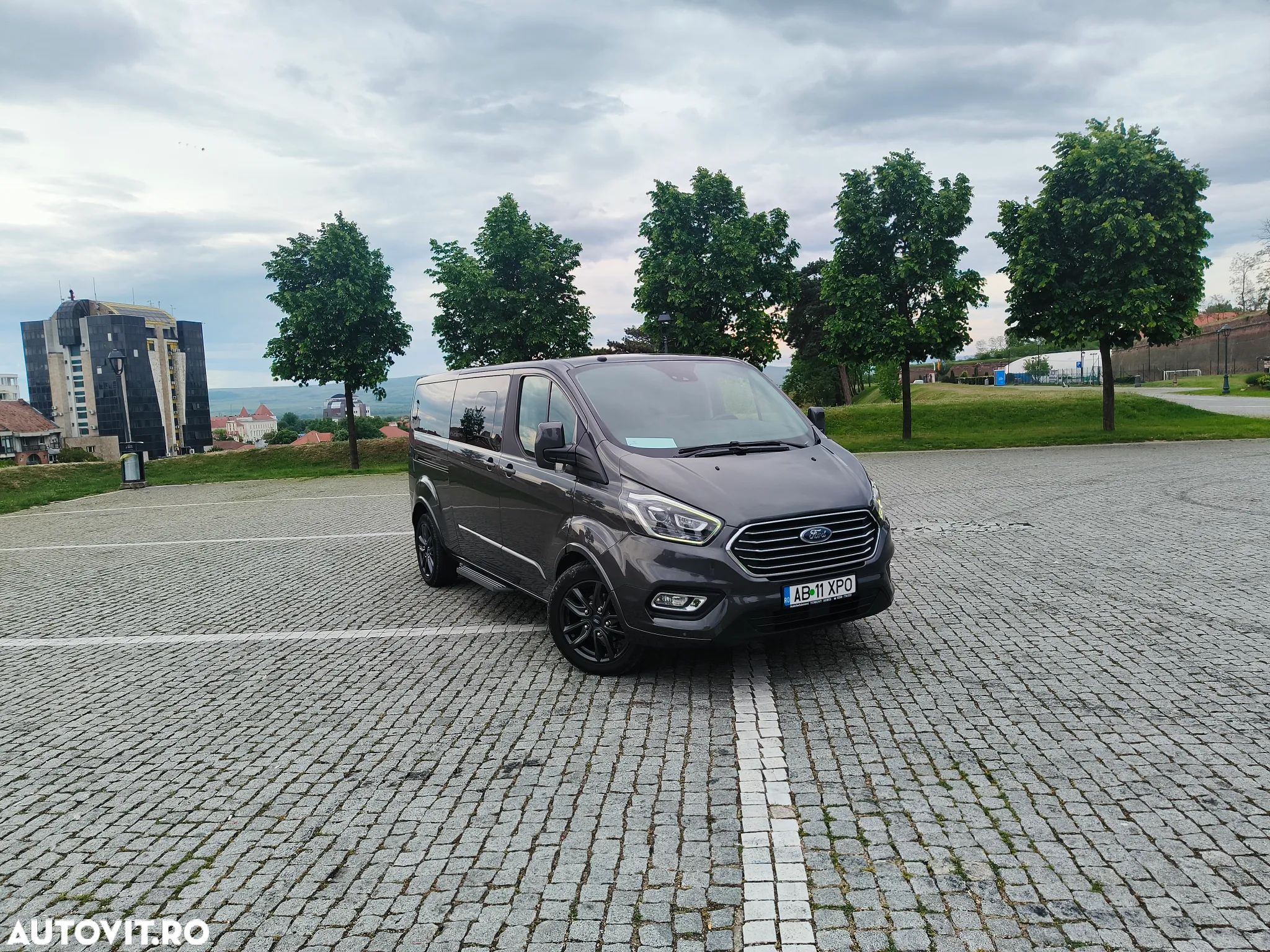 Ford Tourneo Custom - 1
