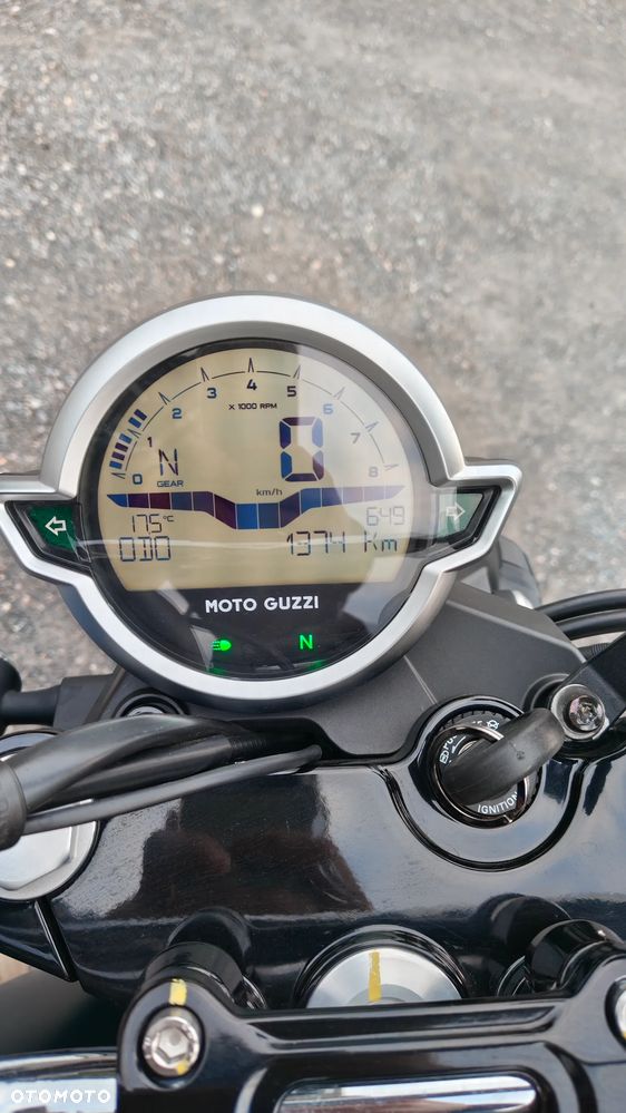 Moto Guzzi V7 - 8