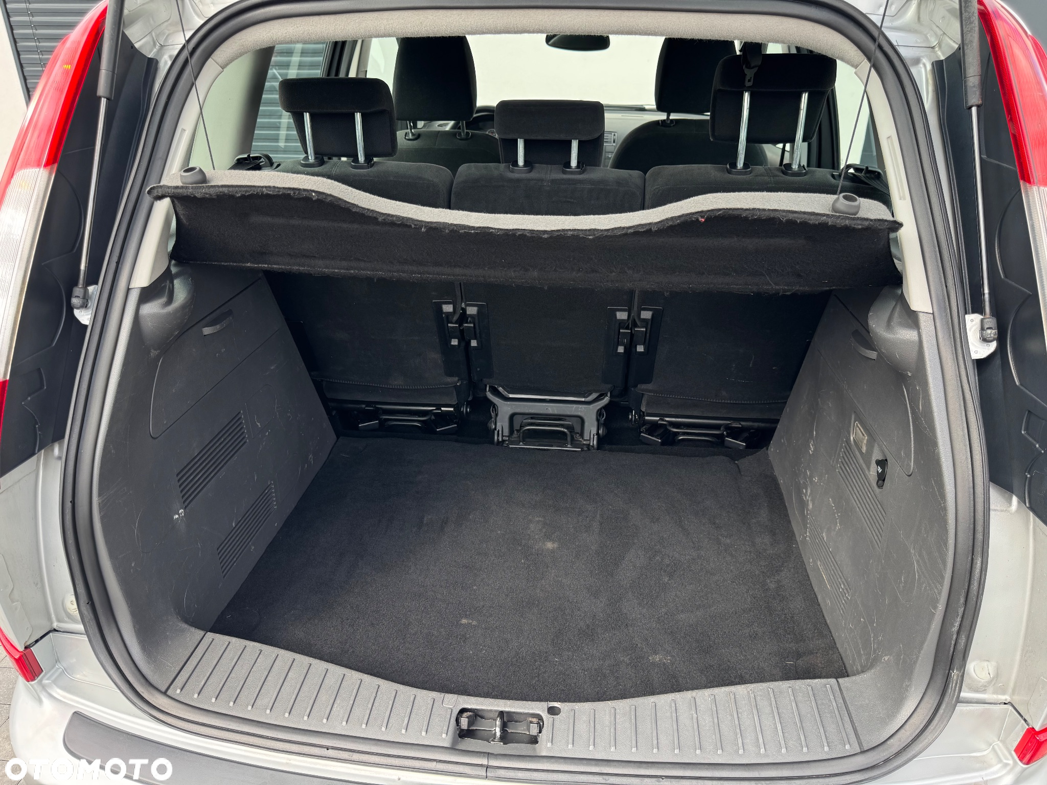 Ford Focus C-Max 1.6 TDCi Ambiente - 32