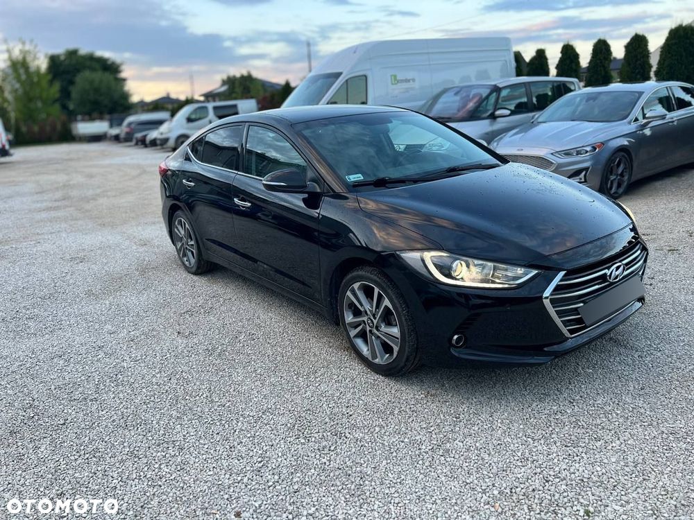 Hyundai Elantra 1.6 CRDi Comfort - 11