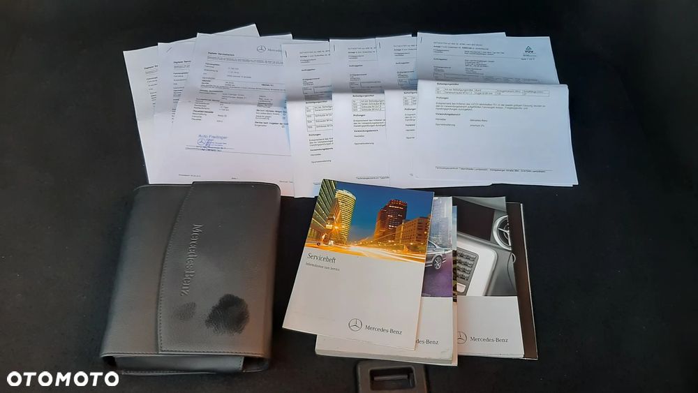 Mercedes-Benz Klasa C 180 CGI BlueEFFICIENCY Avantgarde - 37