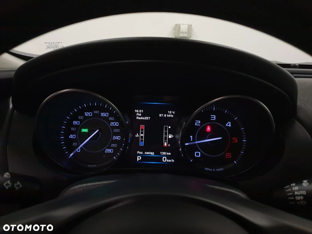 Jaguar XE 2.0 D Prestige - 8