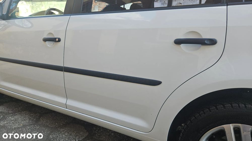 Volkswagen Touran 1.6 TDI DPF BlueMotion Technology Highline - 16
