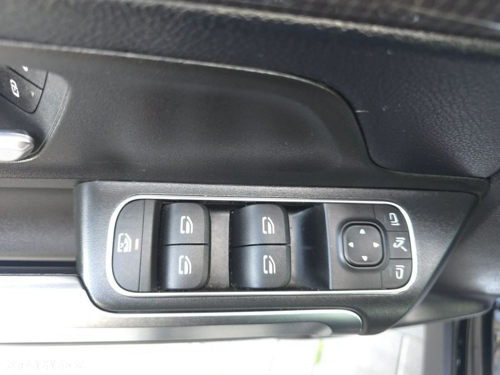 Mercedes-Benz GLB - 32