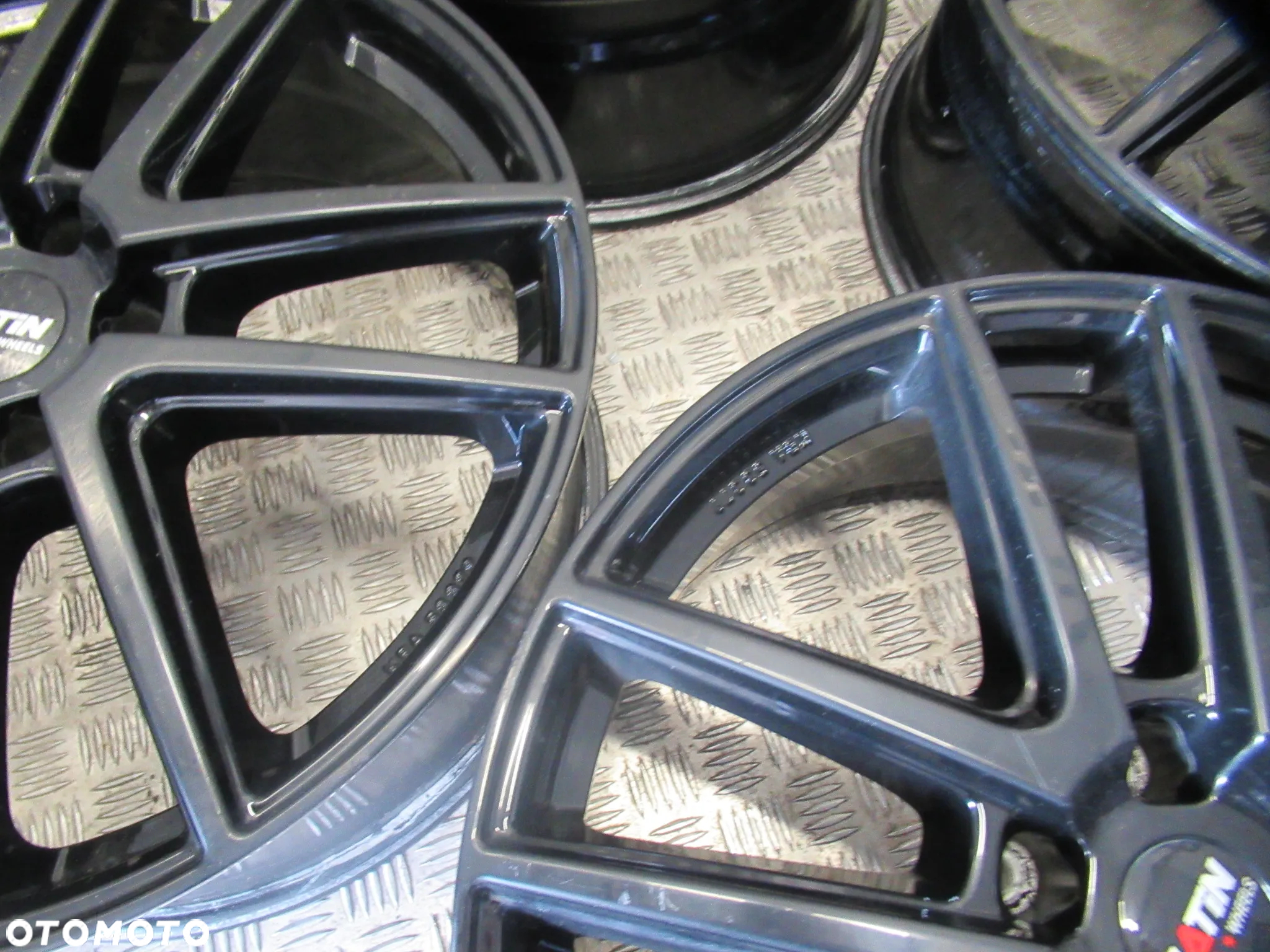 Felgi Vw Arteon Passat T-Rock Tiguan Audi A3 A4 A6 Q2 Q3 Q5 Mercedes Skoda 8Jx19 et47 5x112 - 10
