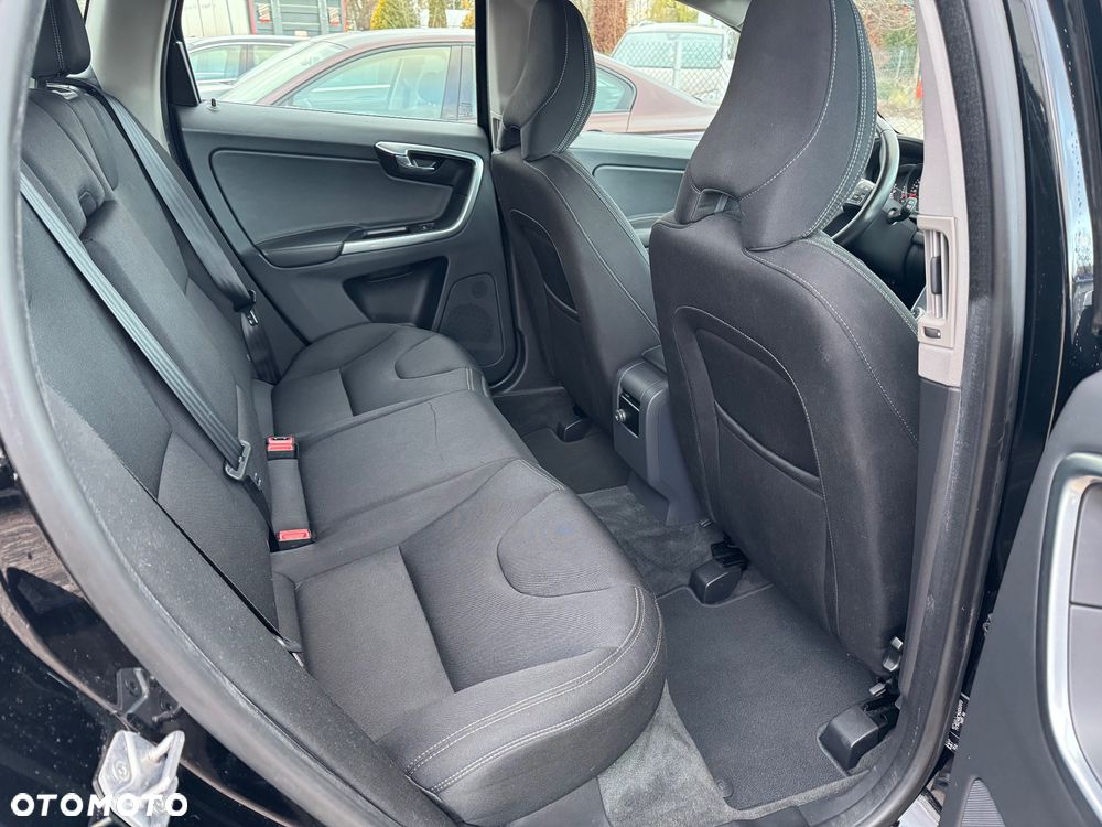 Volvo XC 60 D4 Momentum - 28