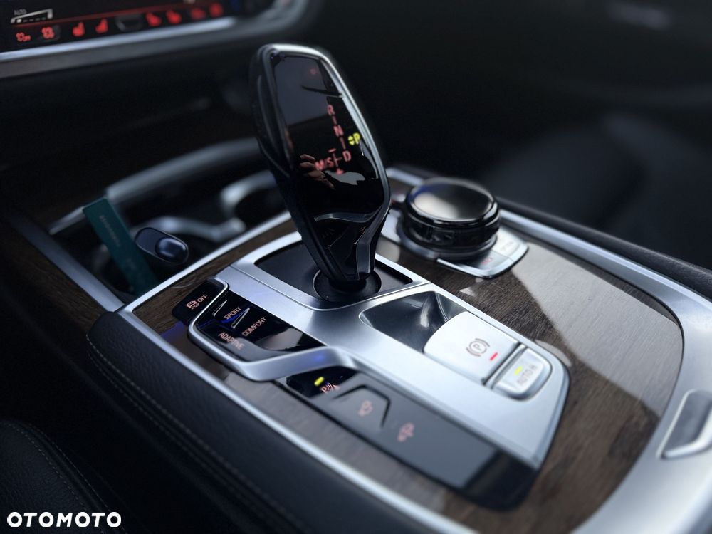 BMW Seria 7 740Li xDrive - 27