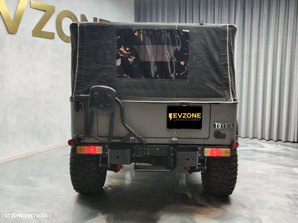 Toyota Land Cruiser - 7