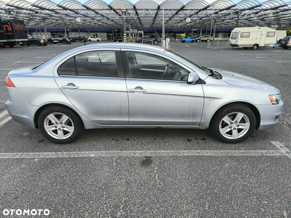 Mitsubishi Lancer 1.8 Invite - 5