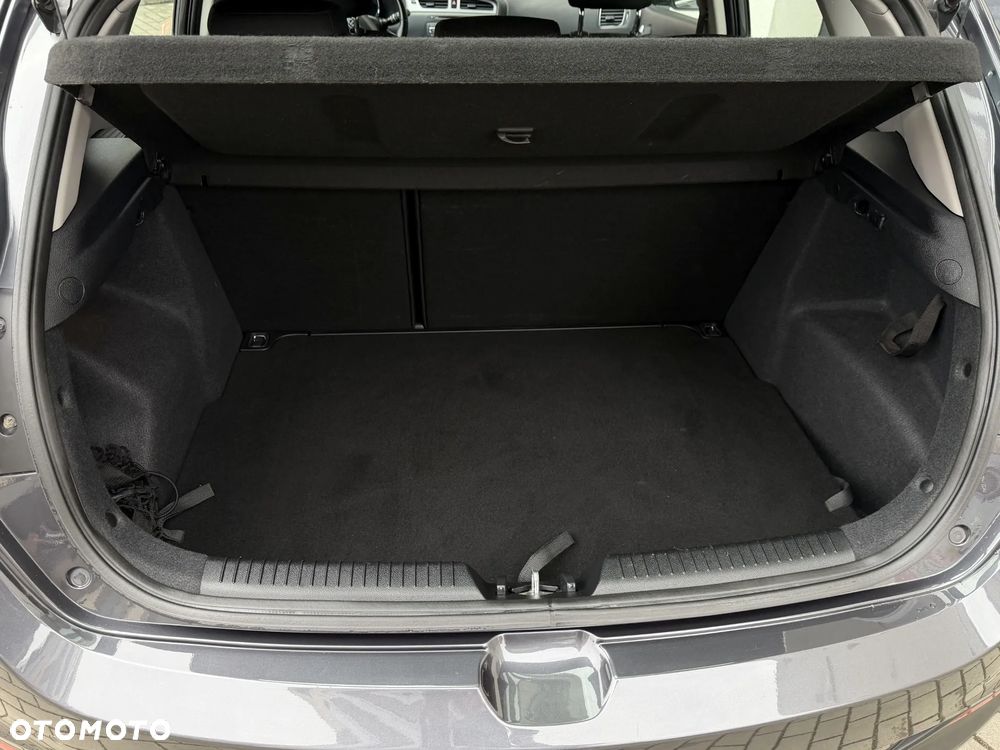 Kia Ceed - 12