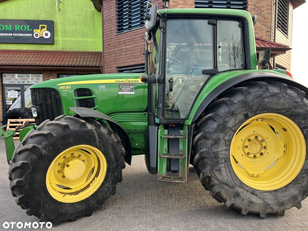 John Deere 6630 Premium 6830. new holland - 8