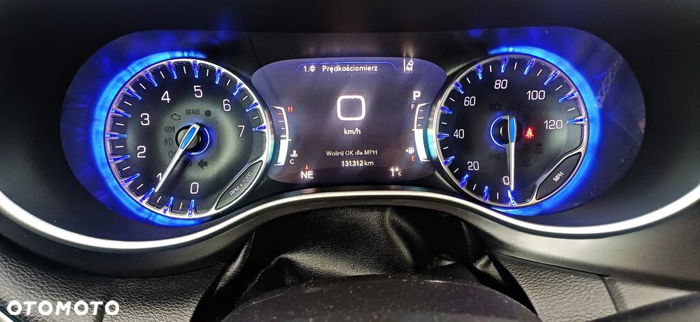 Chrysler Pacifica - 17