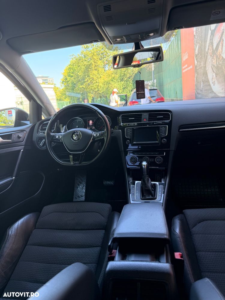 Volkswagen Golf - 11