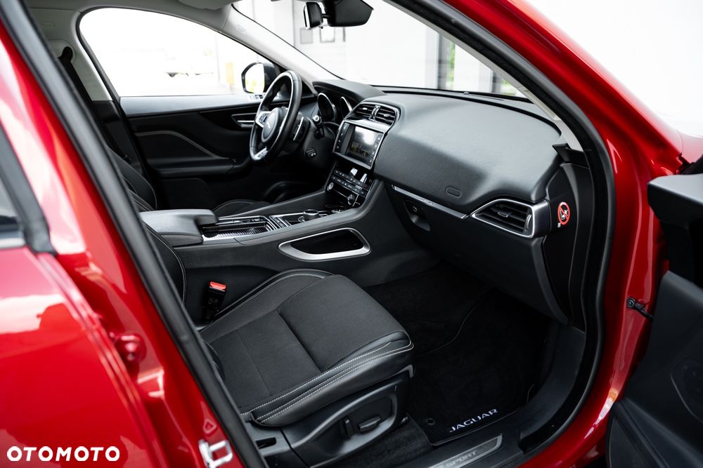 Jaguar F-Pace 20d AWD R-Sport - 22