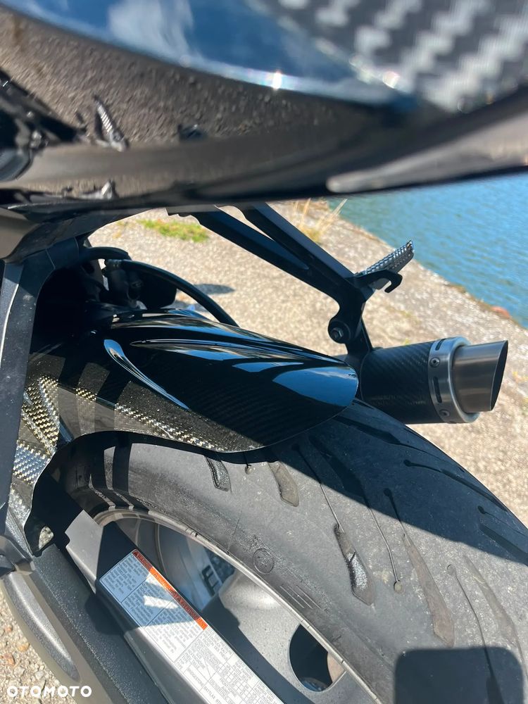 Suzuki GSX-R - 12