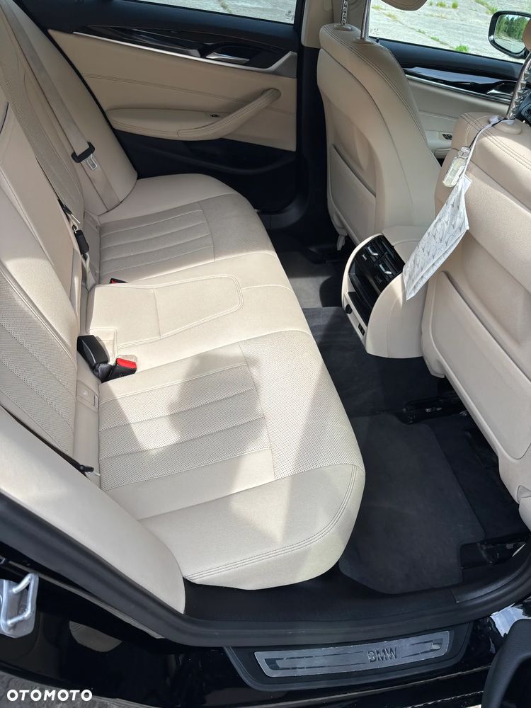 BMW Seria 5 520d xDrive - 13