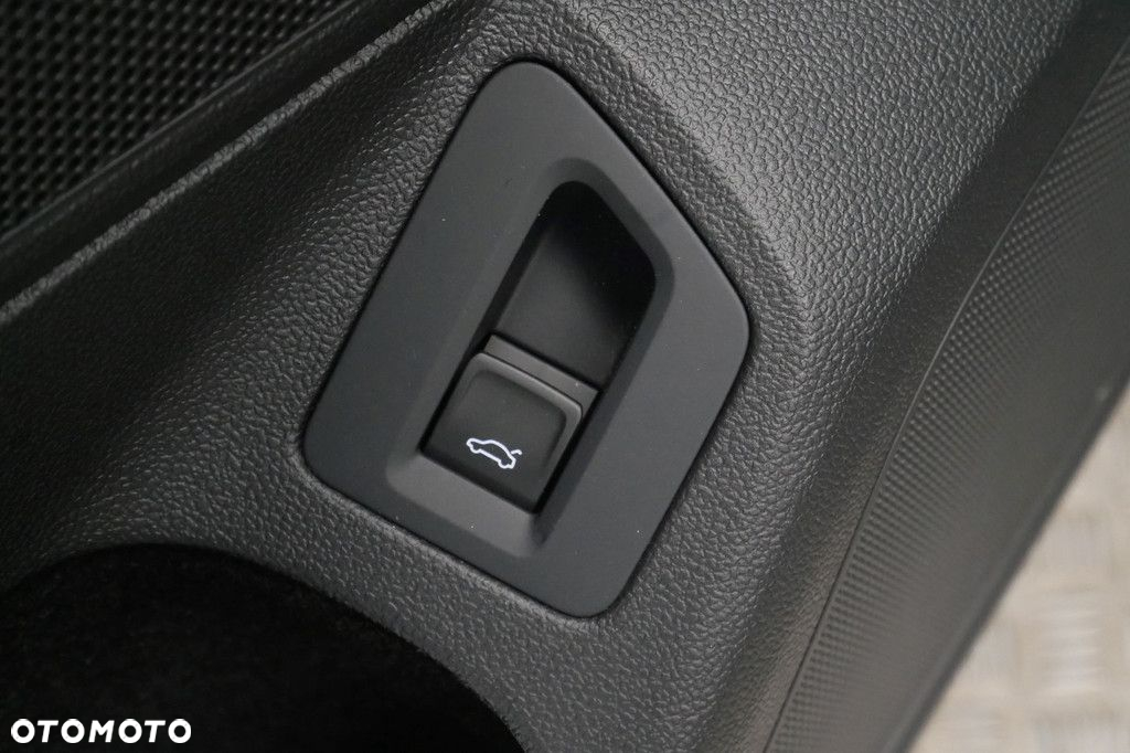 Volkswagen Passat 2.0 TDI Elegance DSG - 18