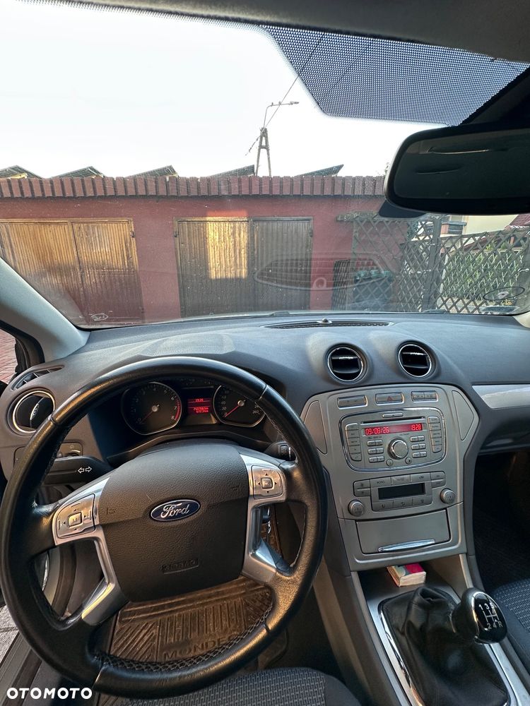 Ford Mondeo 2.0 Gold X - 18