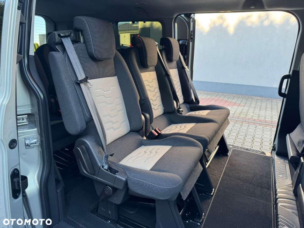 Ford Tourneo Custom - 40