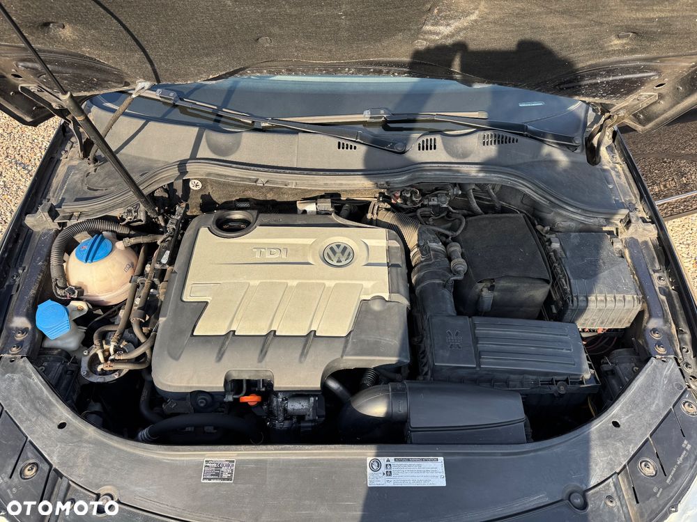 Volkswagen Passat 2.0 TDI DPF BlueMotion Technology Highline - 33