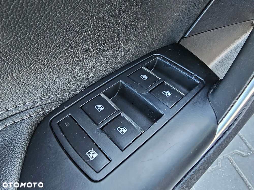 Opel Insignia 1.4 T Executive S&S - 26