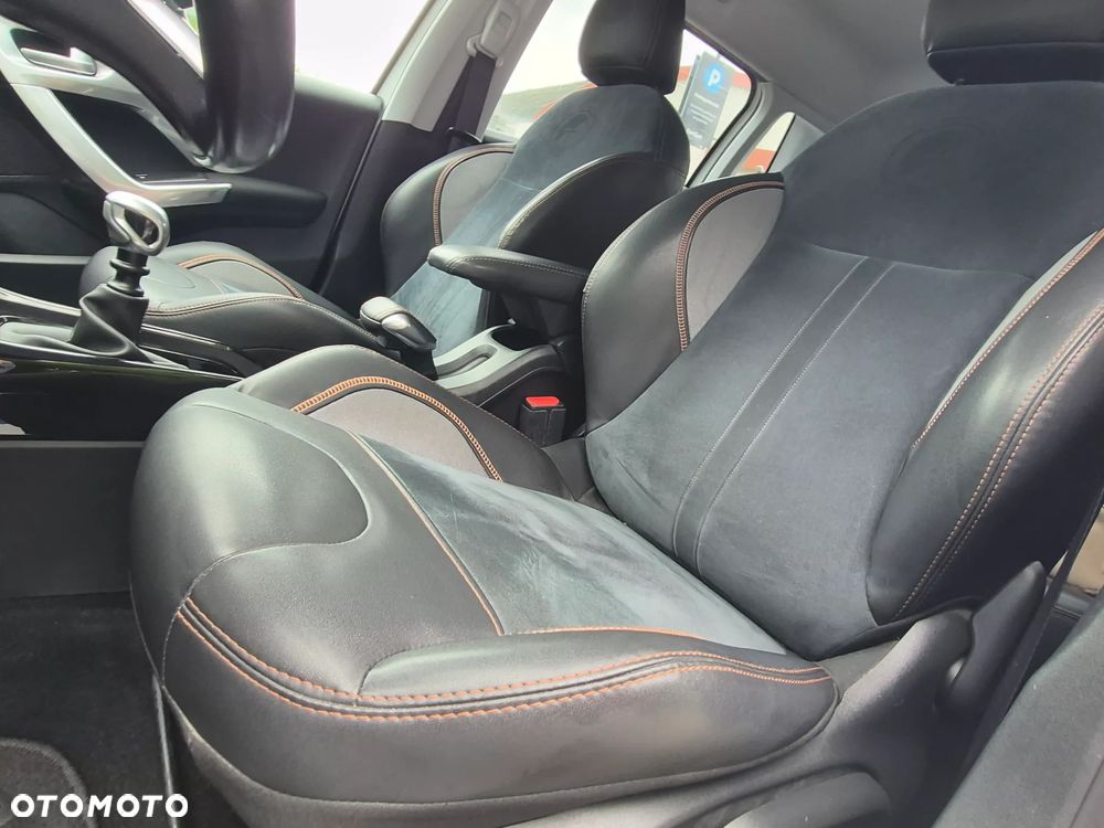 Peugeot 2008 1.2 Pure Tech GPF Crossway S&S - 23