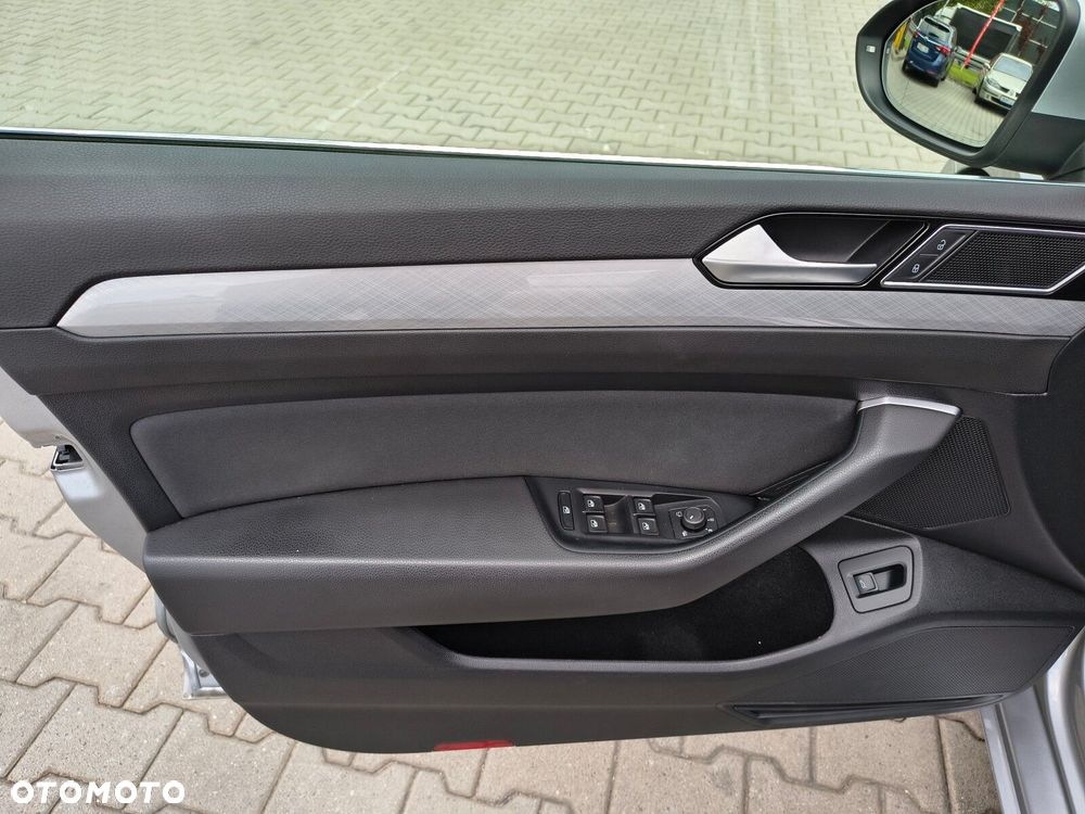 Volkswagen Passat - 13