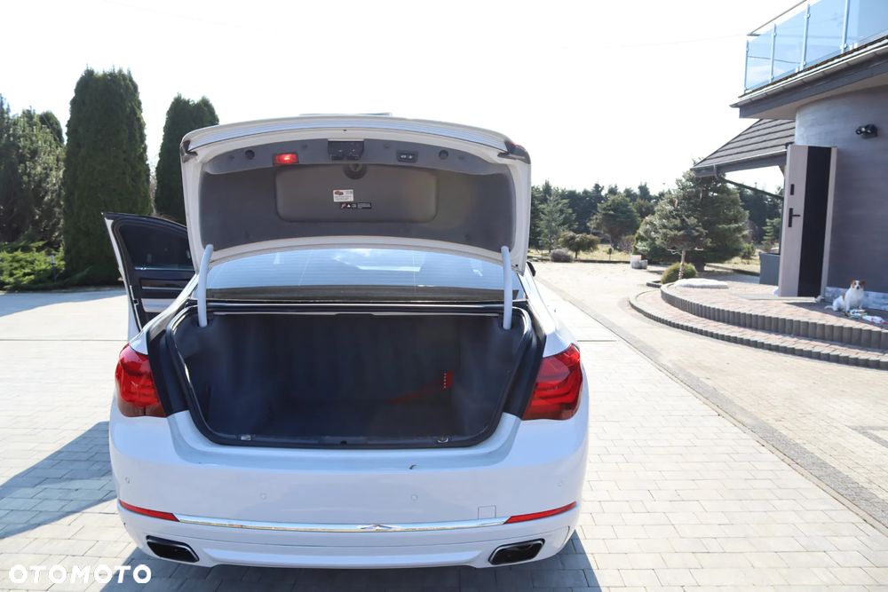 BMW Seria 7 750Li - 25